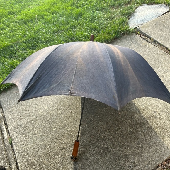 Vintage faded black Parasol with Wooden Handle - Picture 2 of 15